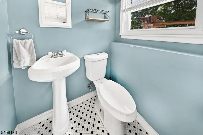 9 Arthur Ter Hackettstown Town, NJ 07840