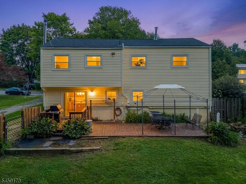 9 Arthur Ter Hackettstown Town, NJ 07840
