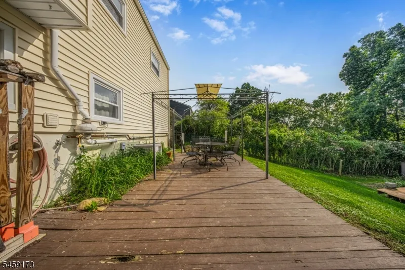 9 Arthur Ter Hackettstown Town, NJ 07840
