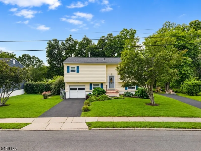 9 Arthur Ter Hackettstown Town, NJ 07840