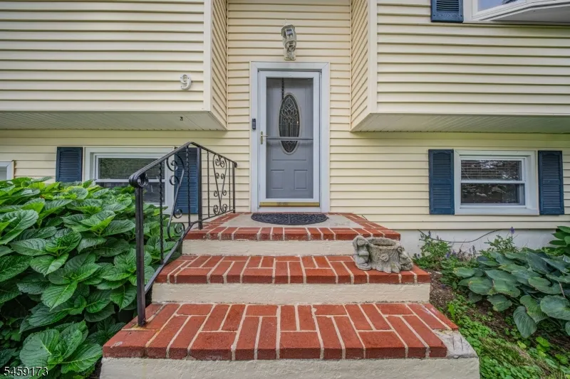 9 Arthur Ter Hackettstown Town, NJ 07840