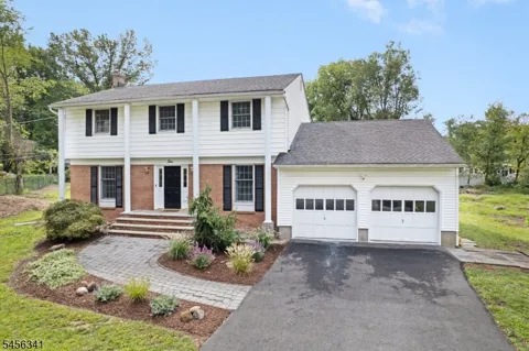 10 Cedar Ln