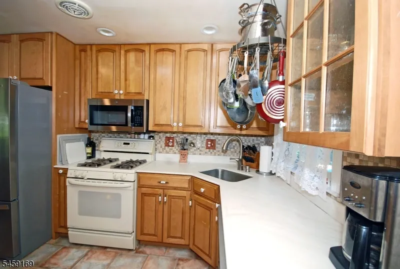 42 Oak Ridge Rd Clifton City, NJ 07013
