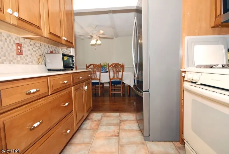 42 Oak Ridge Rd Clifton City, NJ 07013