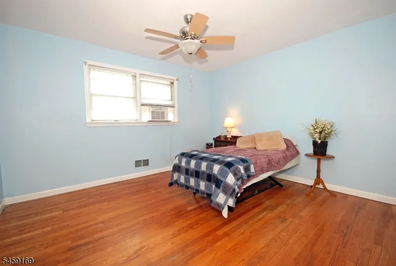 42 Oak Ridge Rd Clifton City, NJ 07013