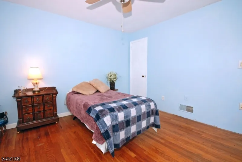 42 Oak Ridge Rd Clifton City, NJ 07013