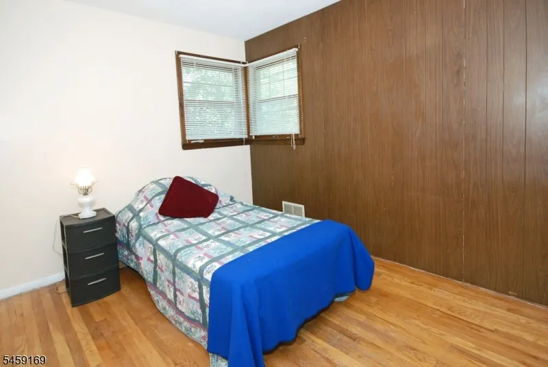 42 Oak Ridge Rd Clifton City, NJ 07013