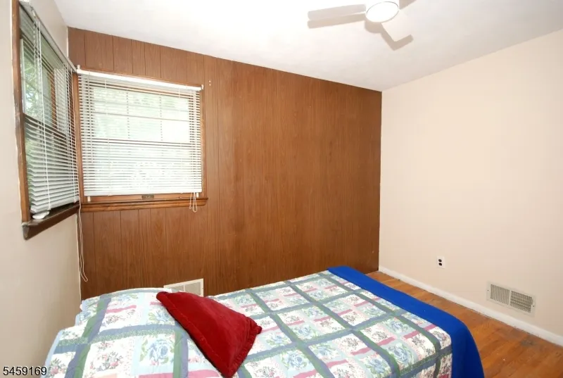 42 Oak Ridge Rd Clifton City, NJ 07013