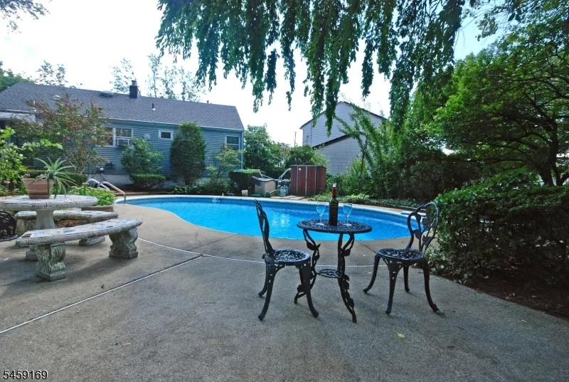 42 Oak Ridge Rd Clifton City, NJ 07013