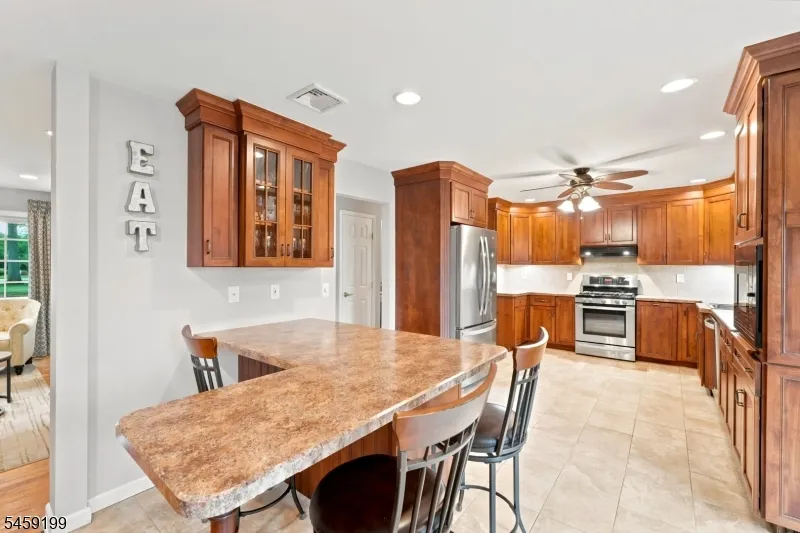 14 Daria Dr Pequannock, NJ 07440