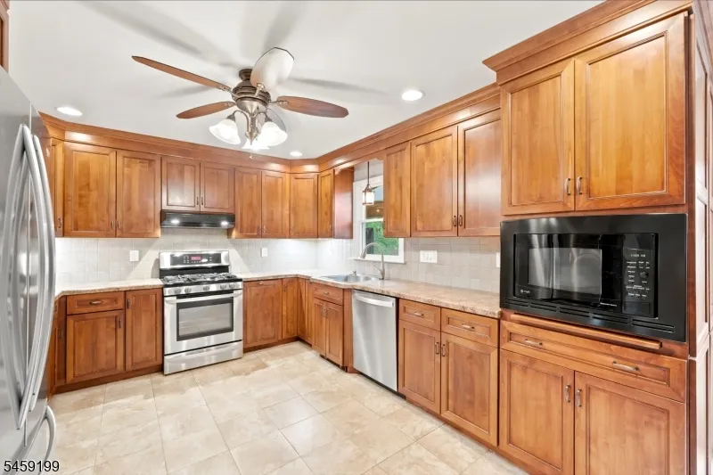 14 Daria Dr Pequannock, NJ 07440