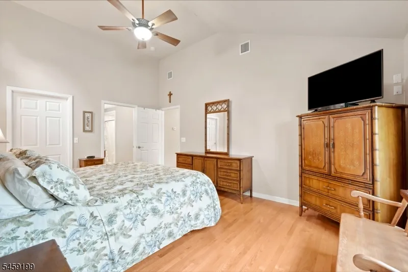 14 Daria Dr Pequannock, NJ 07440