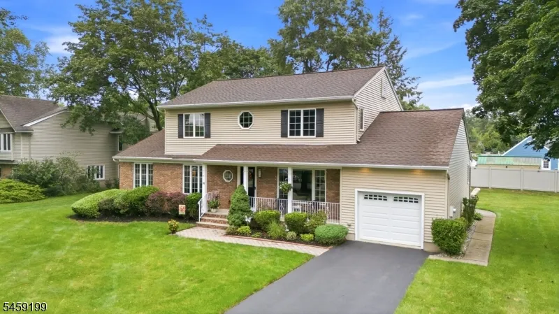 14 Daria Dr Pequannock, NJ 07440