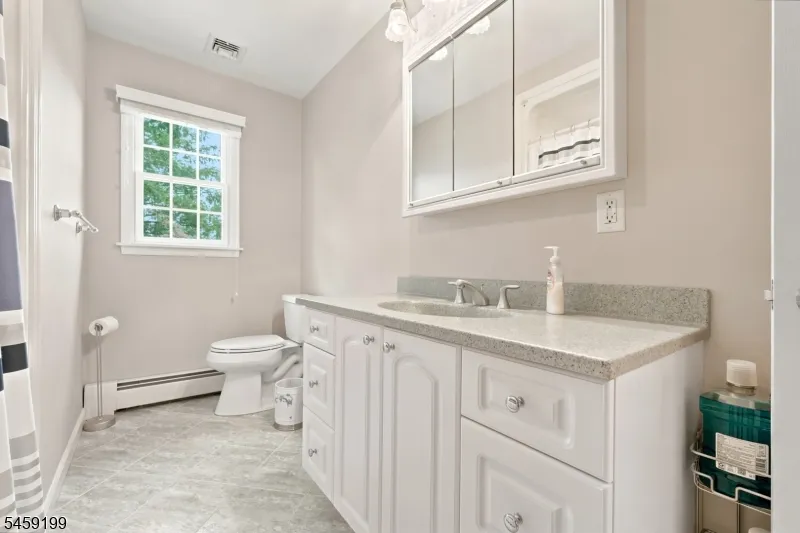 14 Daria Dr Pequannock, NJ 07440