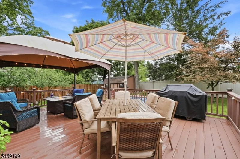 14 Daria Dr Pequannock, NJ 07440