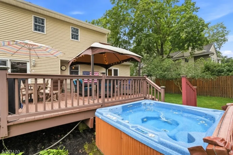 14 Daria Dr Pequannock, NJ 07440