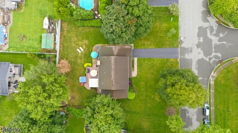 14 Daria Dr Pequannock, NJ 07440