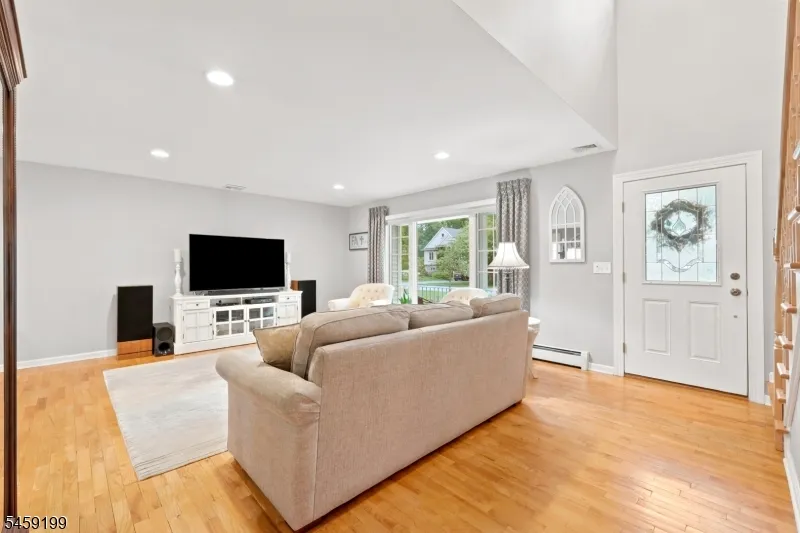 14 Daria Dr Pequannock, NJ 07440