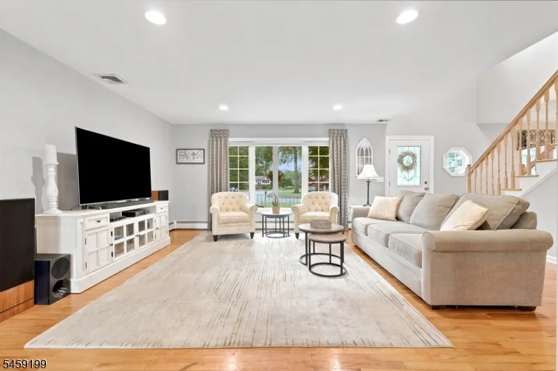 14 Daria Dr Pequannock, NJ 07440