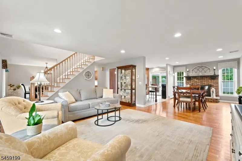 14 Daria Dr Pequannock, NJ 07440