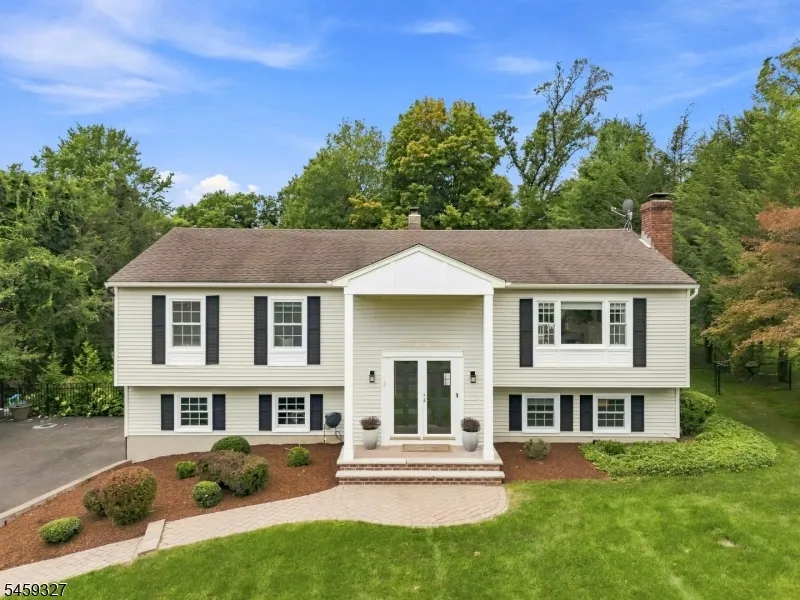 10 Darlene Ct Randolph, NJ 07869