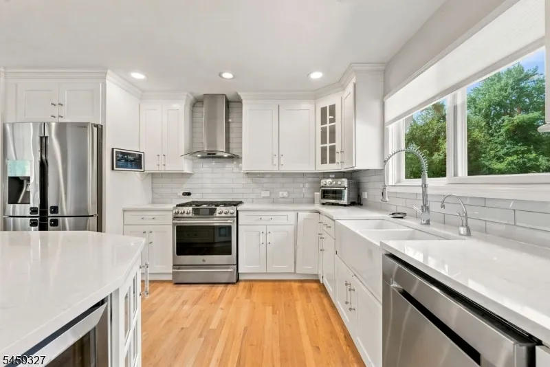 10 Darlene Ct Randolph, NJ 07869