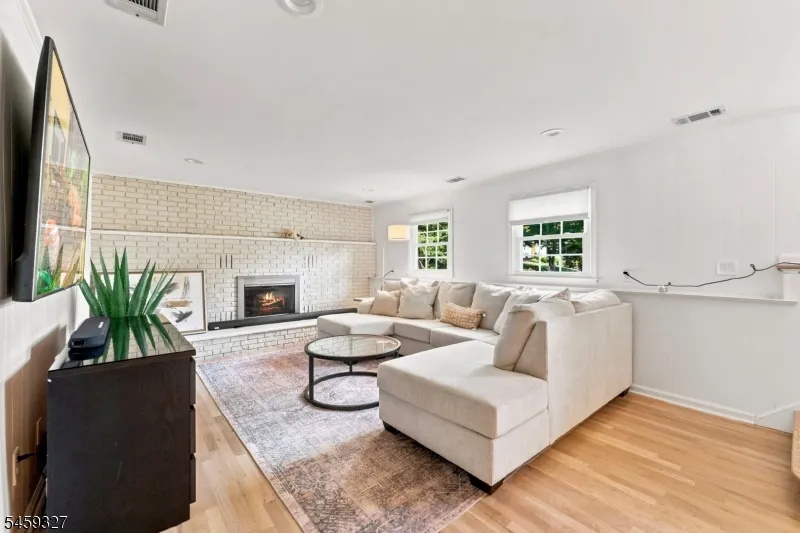 10 Darlene Ct Randolph, NJ 07869