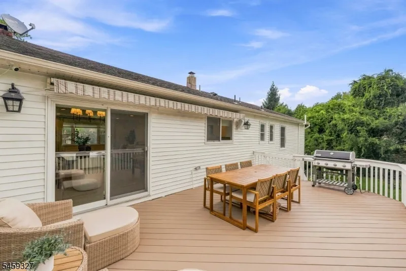 10 Darlene Ct Randolph, NJ 07869