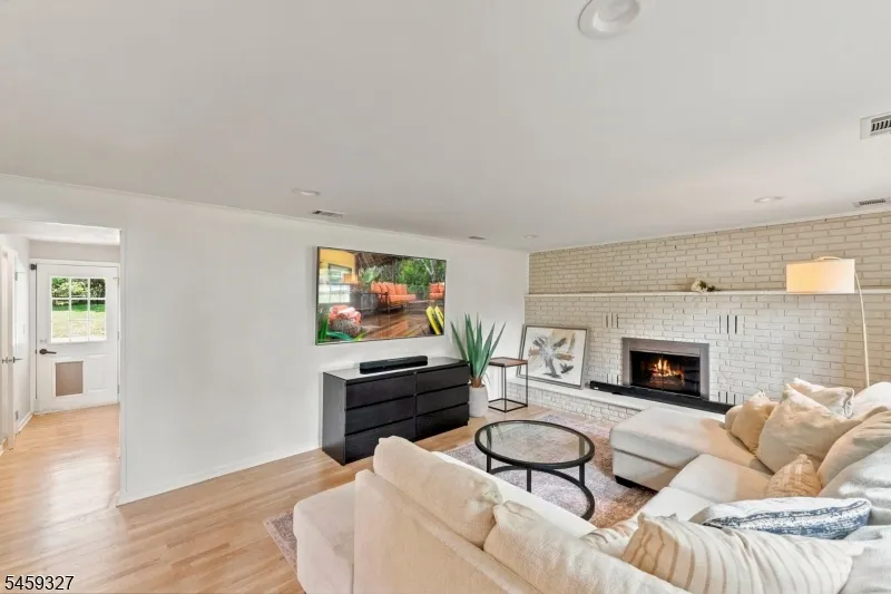 10 Darlene Ct Randolph, NJ 07869
