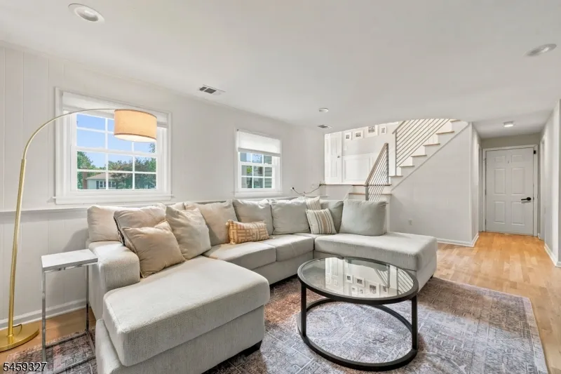10 Darlene Ct Randolph, NJ 07869
