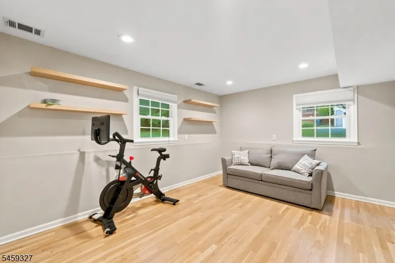 10 Darlene Ct Randolph, NJ 07869