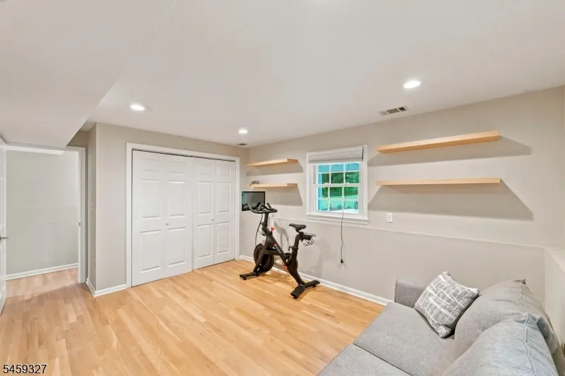 10 Darlene Ct Randolph, NJ 07869