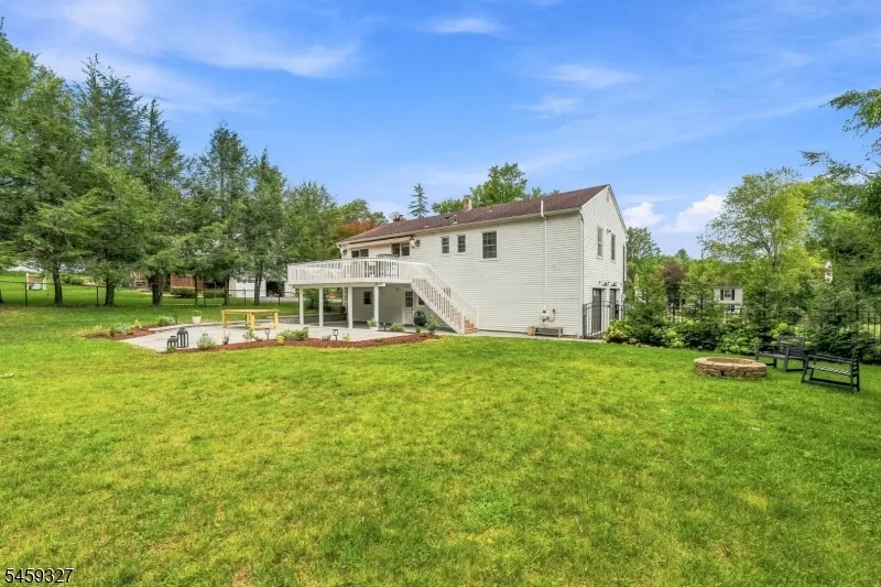 10 Darlene Ct Randolph, NJ 07869