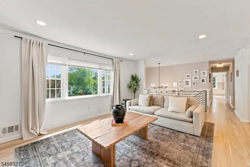 10 Darlene Ct Randolph, NJ 07869