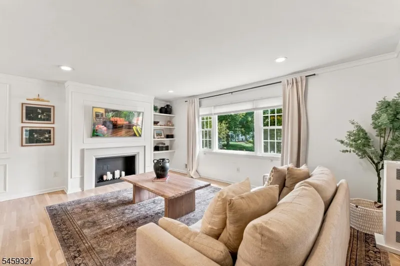 10 Darlene Ct Randolph, NJ 07869