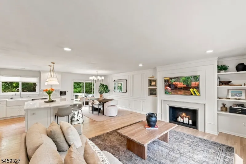 10 Darlene Ct Randolph, NJ 07869