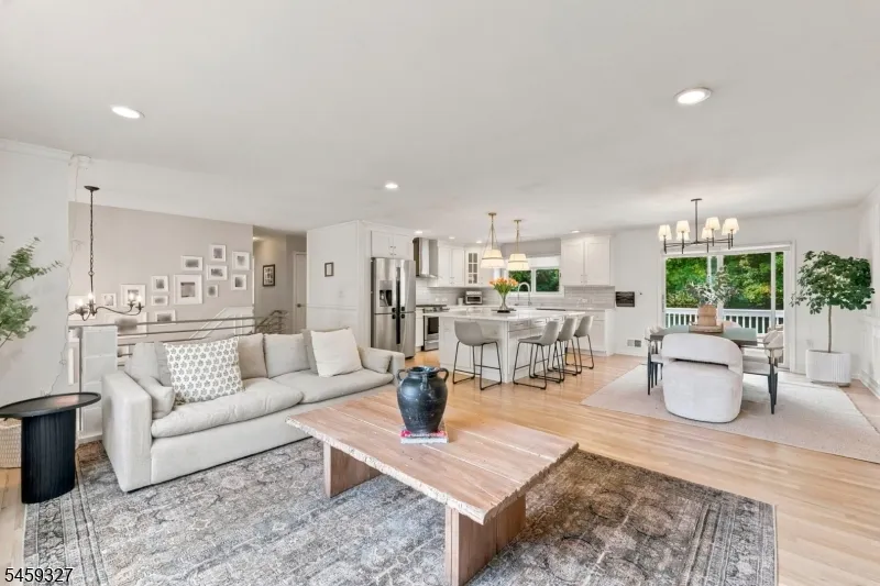 10 Darlene Ct Randolph, NJ 07869