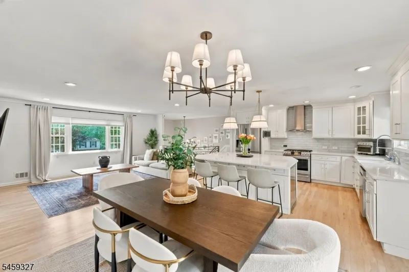 10 Darlene Ct Randolph, NJ 07869