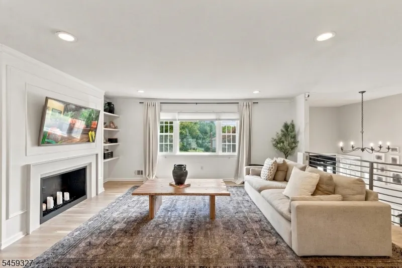 10 Darlene Ct Randolph, NJ 07869