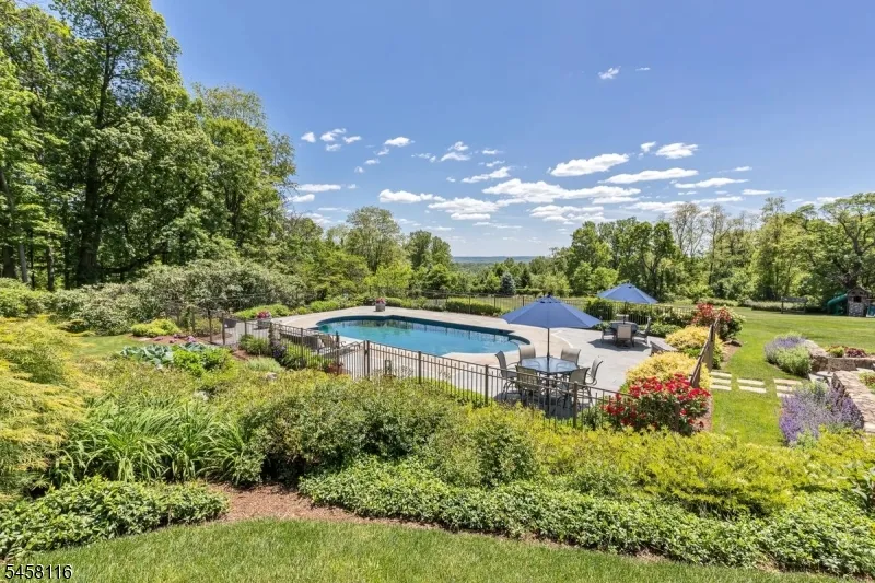 211 Mountainview Estate Bernardsville, NJ 07924