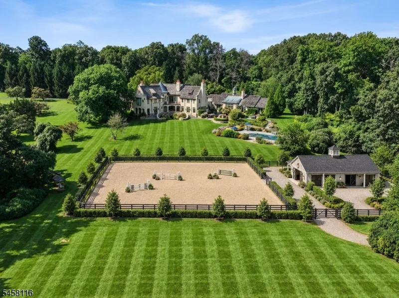 211 Mountainview Estate Bernardsville, NJ 07924