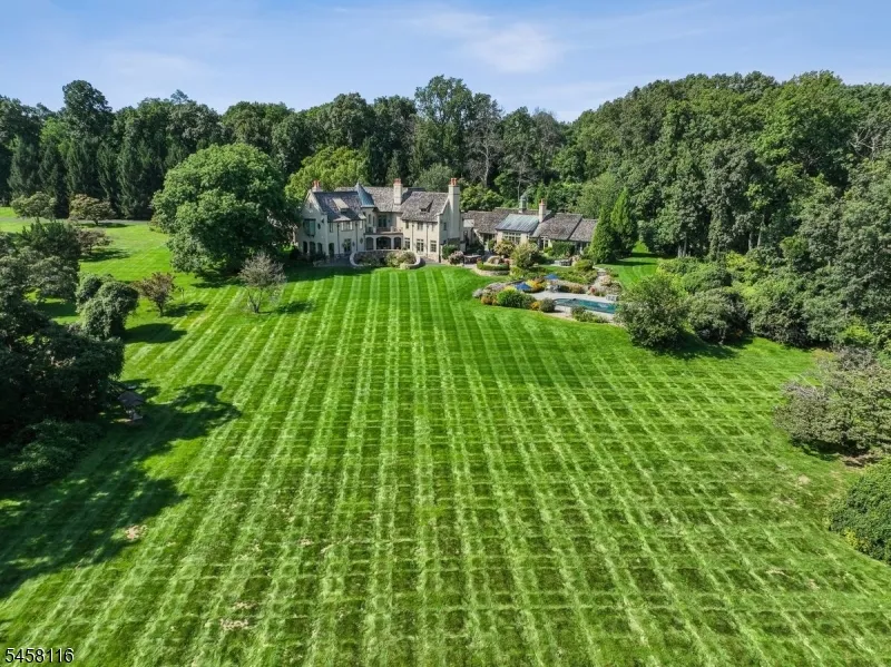 211 Mountainview Estate Bernardsville, NJ 07924
