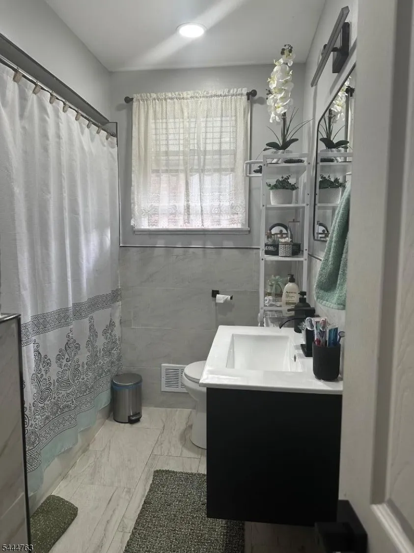 35 Montclair Ave Clifton City, NJ 07011