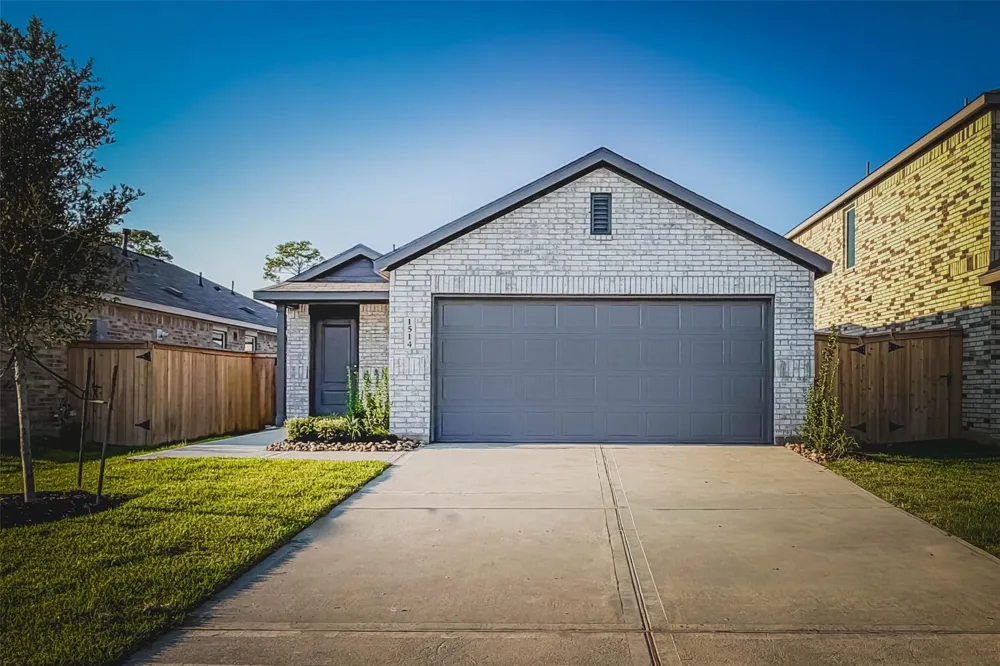 1514 Golden Iris Drive Crosby, TX 77532