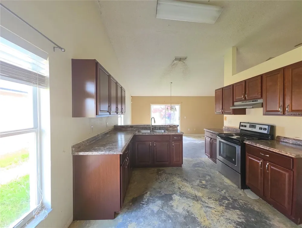1523 INDIAN OAKS TRAIL Kissimmee, FL 34747
