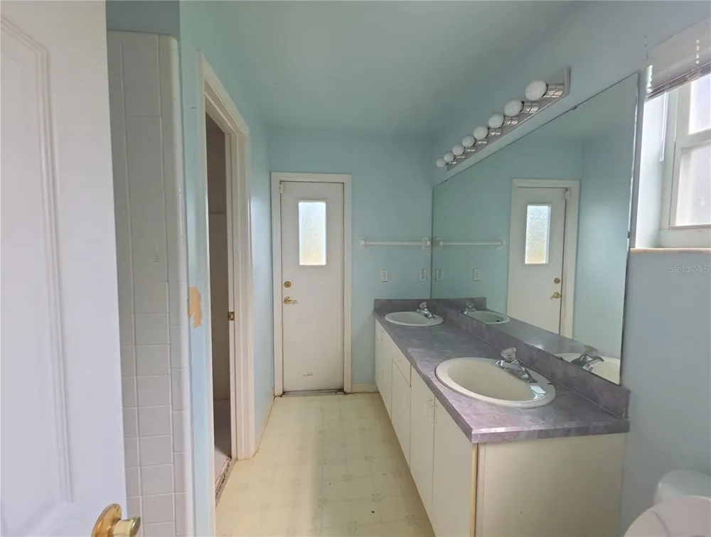 1523 INDIAN OAKS TRAIL Kissimmee, FL 34747