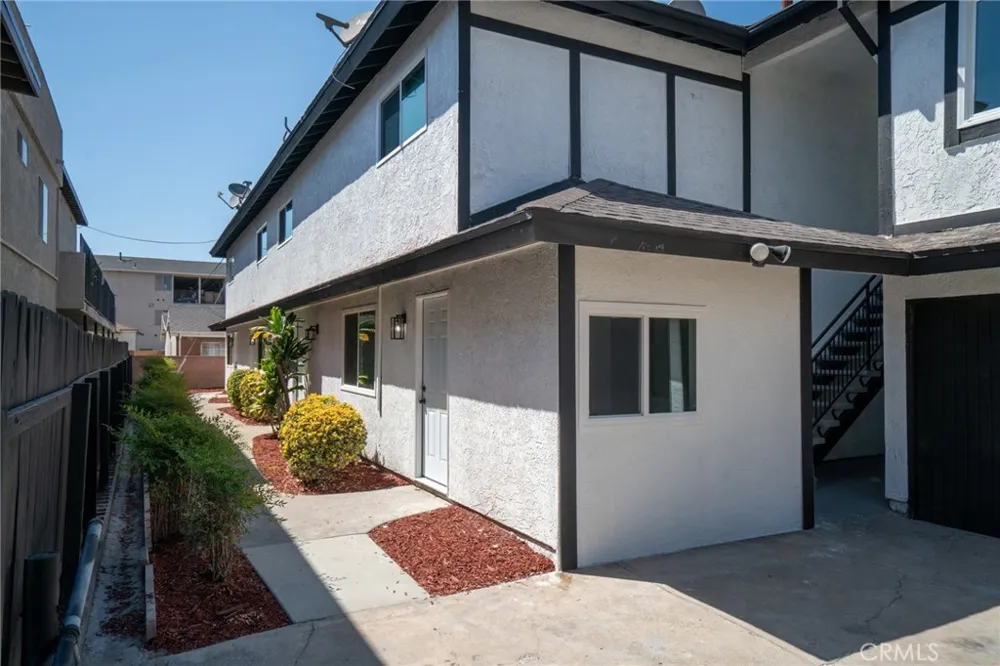 810 S Flower Santa Ana, CA 92703