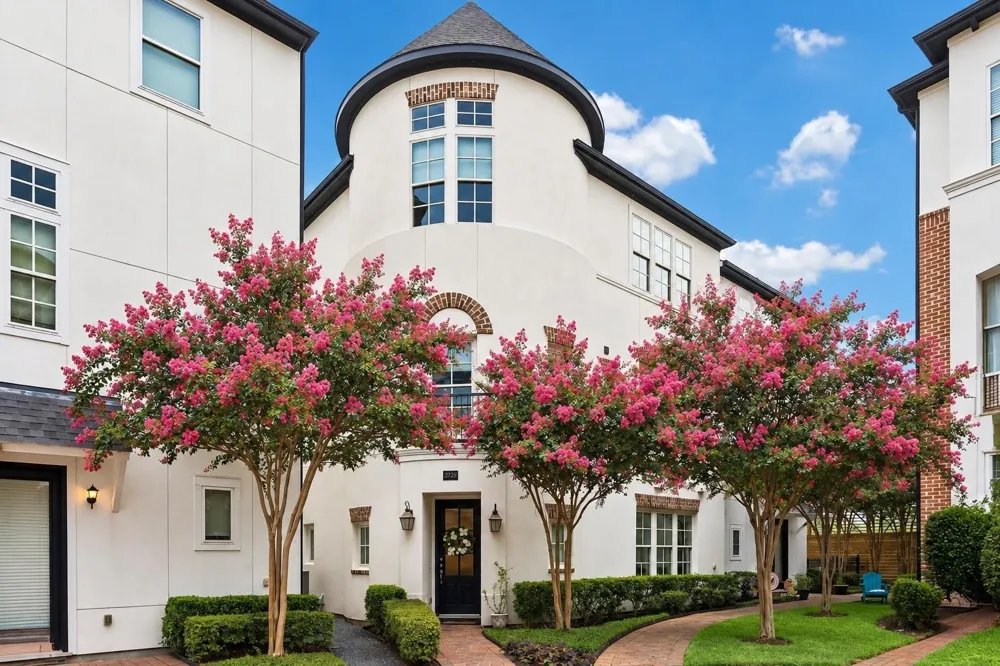 2725 Cohn Garden Houston, TX 77007