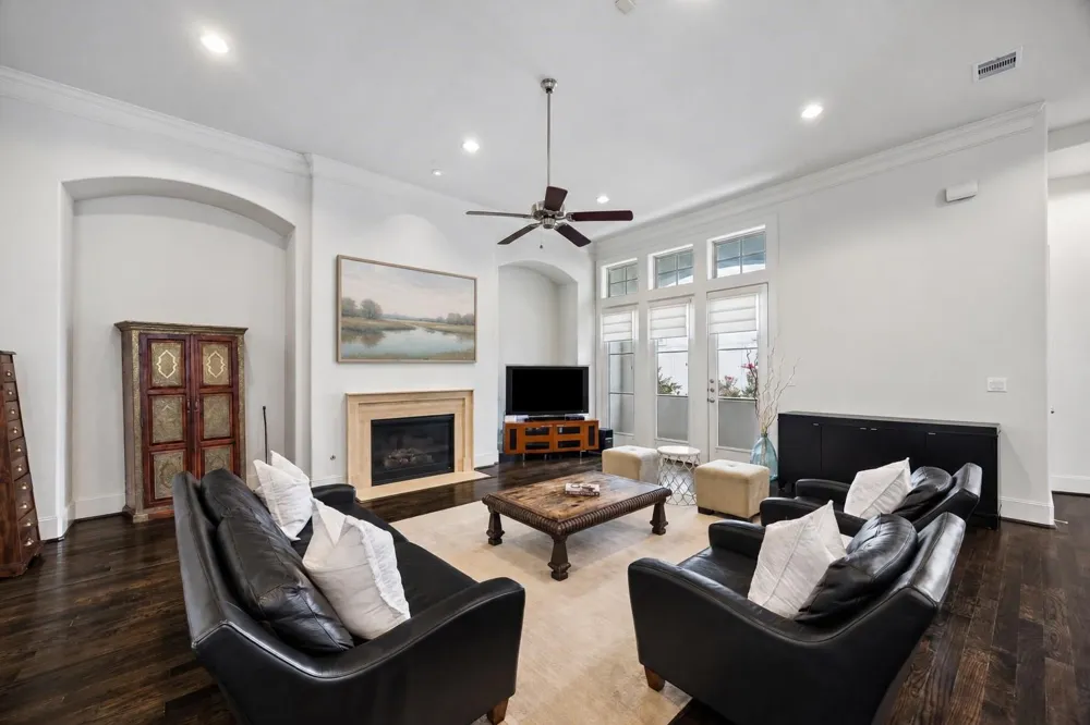2725 Cohn Garden Houston, TX 77007