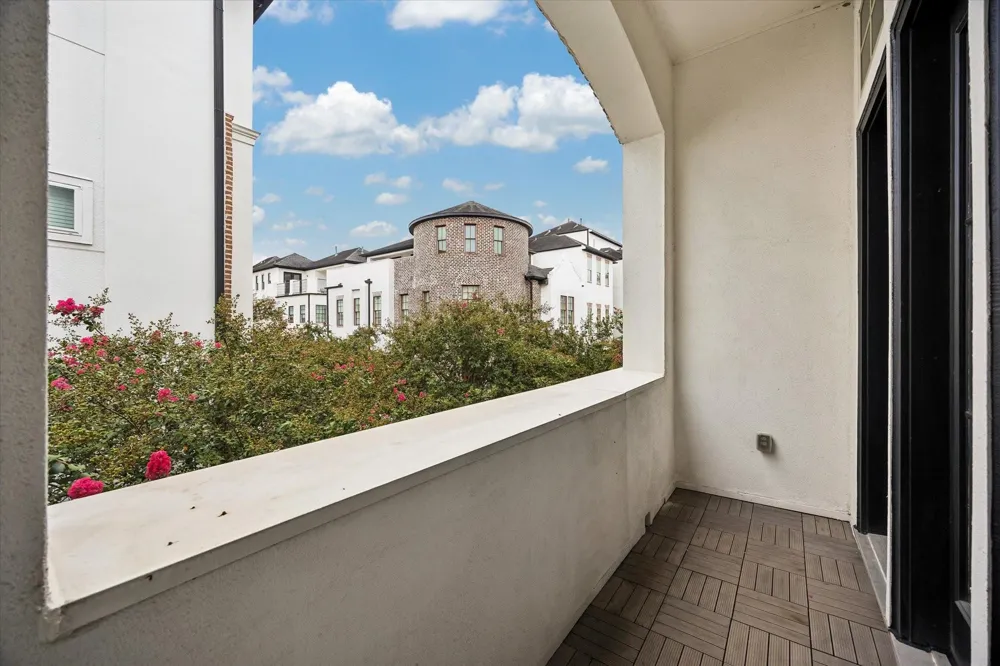 2725 Cohn Garden Houston, TX 77007